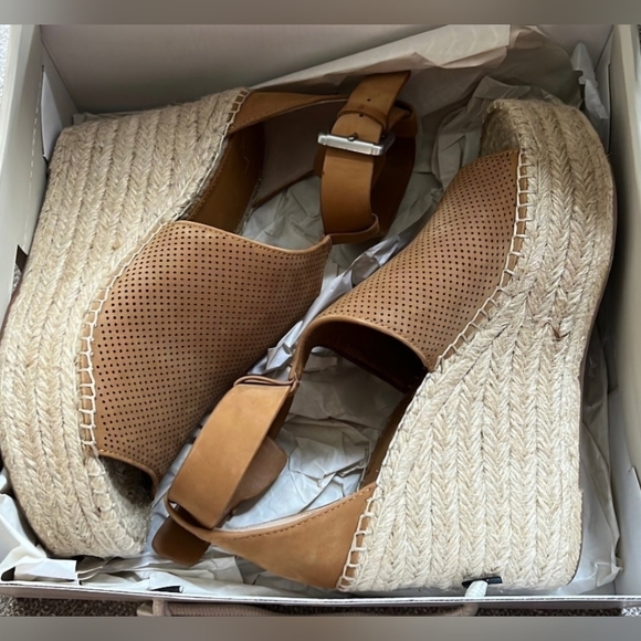 Marc Fisher Natural Suede “Annie” Wedges - Picture 12 of 13